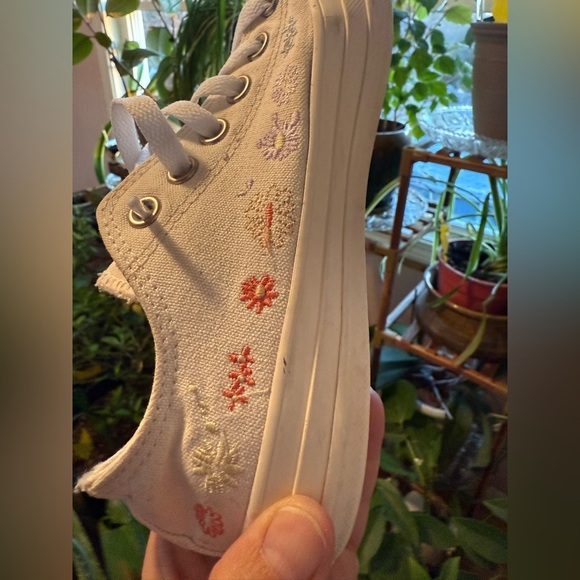 Chuck Taylor All Star Embroidered Floral WOMEN'S Sz 7 LOW-TOP SHOE VGUC - Picture 7 of 13